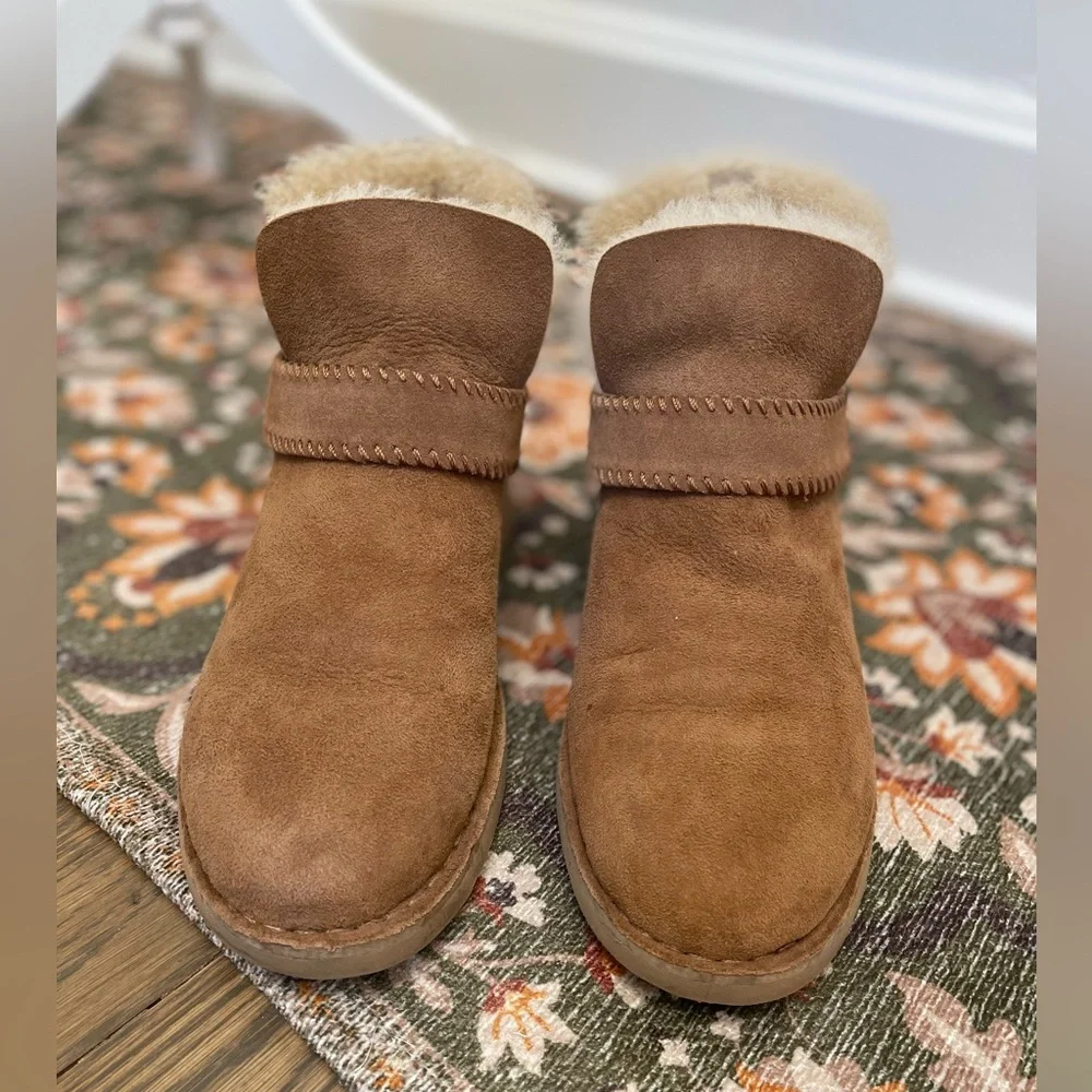 UGG McKay Classic Ankle Bootie in Chestnut Size 9.5 - Picture 3 of 9